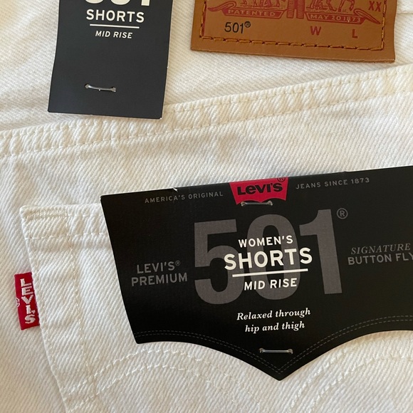 Levi’s 501 Mid Rise Shorts Distressed Wedgie fit - Picture 7 of 9